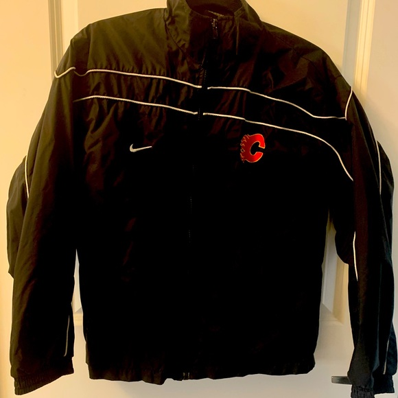 Calgary Flames Officially Licensed Nike Team Lightweight Jacket - Picture 2 of 11